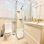 Number 5 At The Marina, Tenerife Apartament *